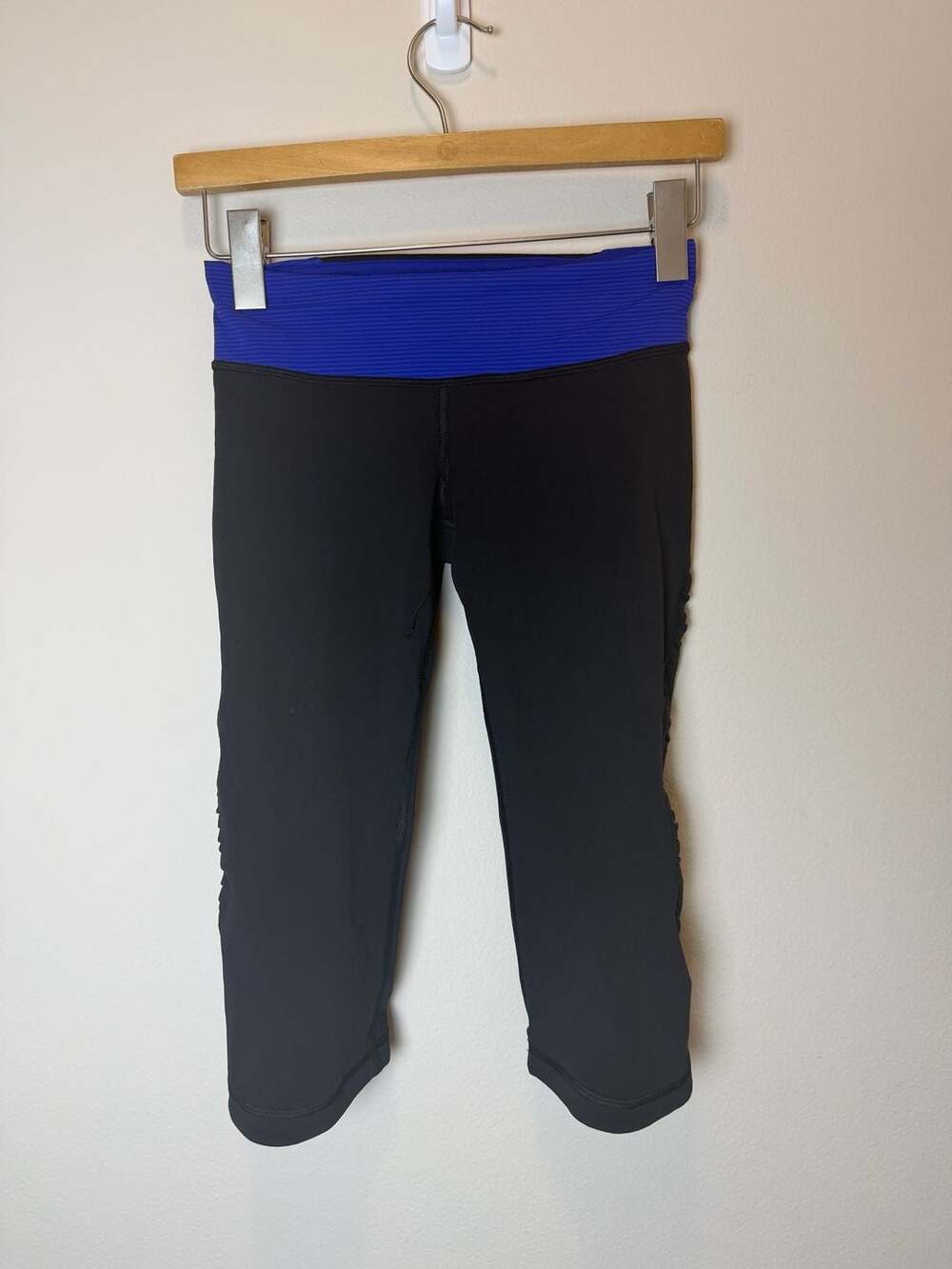 Lululemon Speed Up Crop Leggings Size 4 Black Blue